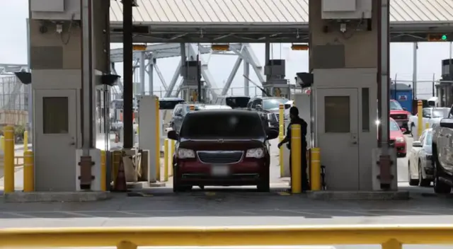 Mujer con U$100.000 es detenida y pierde todo por actividad ilegal. Mujer con U$100.000 es detenida y pierde todo por actividad ilegal.