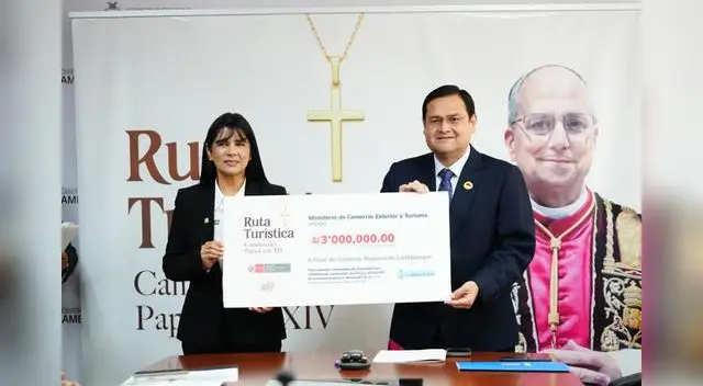 Ministra junto al gobernador de Lambayeque