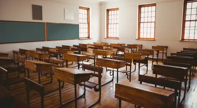 Han surgido dudas sobre si habrá clases este martes 9 de septiembre tras la oficialización del feriado regional del día 8. Aquí los detalles.