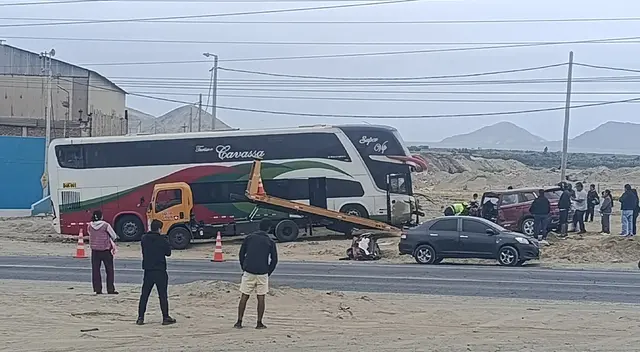 Tragedia en Chimbote: policía muere en choque de bus Cavassa con camioneta Tragedia en Chimbote: policía muere en choque de bus Cavassa con camioneta