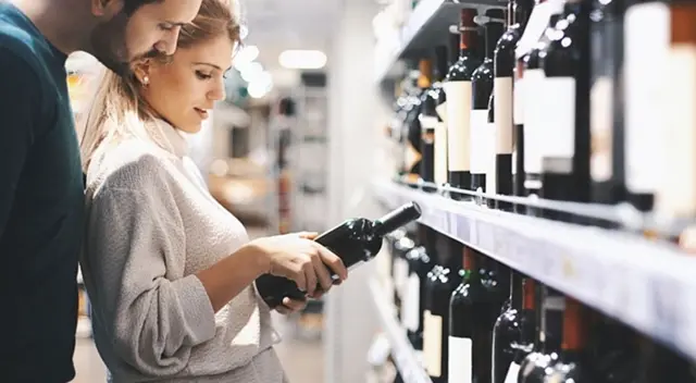 A través de un comunicado oficial de una importante cadena de supermercados, anunció el retiro de importante lote de una famosa marca de vinos por peligro a romperse.