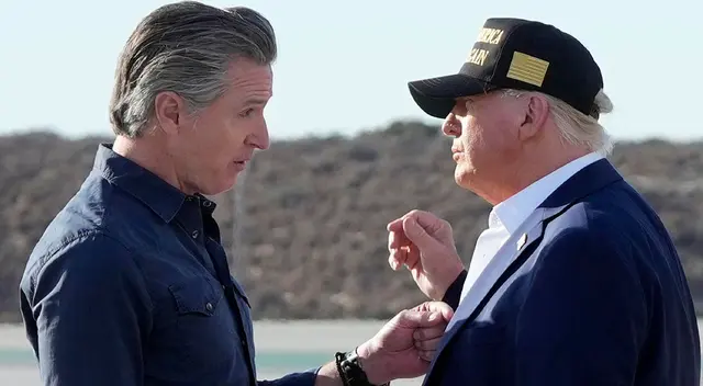 Gavin Newsom desafía al gobierno de Trump tras vetar una ley. Gavin Newsom desafía al gobierno de Trump tras vetar una ley.