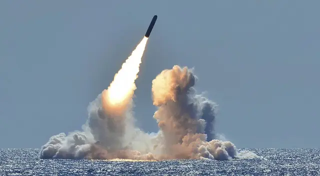 EE.UU. prueba armas estratégicas desde Florida y aumenta la presión militar contra Venezuela.