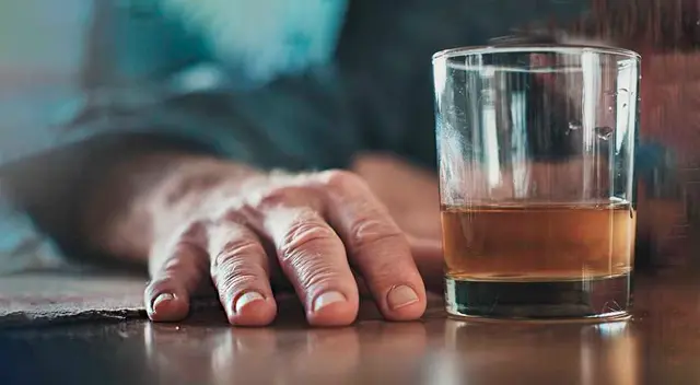 Consumo problemático de alcohol en Perú: INSM advierte que el 96% de personas con alcoholismo no reconoce que está enferma
