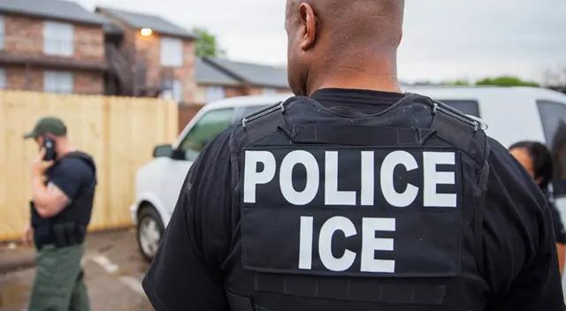 Estas son 3 preguntas que puede hacerte un agente federal del ICE.