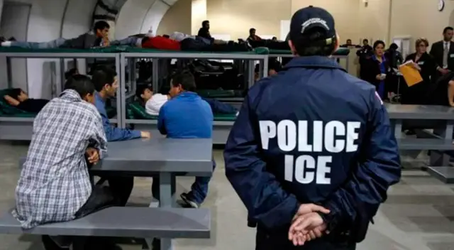 La ley federal puede darle hasta 10 años de cárcel a inmigrantes.