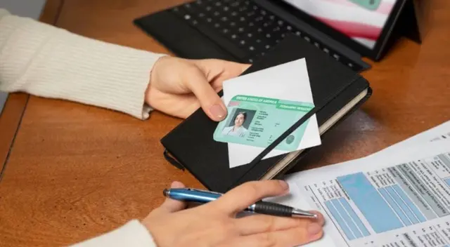 Toma en cuenta lo siguiente para que no pierdas tu estatus de residente.