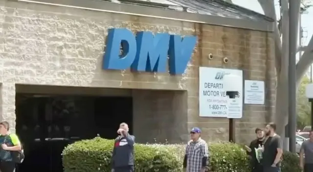 Departamento de Seguridad Pública de Texas dio un anuncio sobre la licencia de conducir comercial. Departamento de Seguridad Pública de Texas dio un anuncio sobre la licencia de conducir comercial.