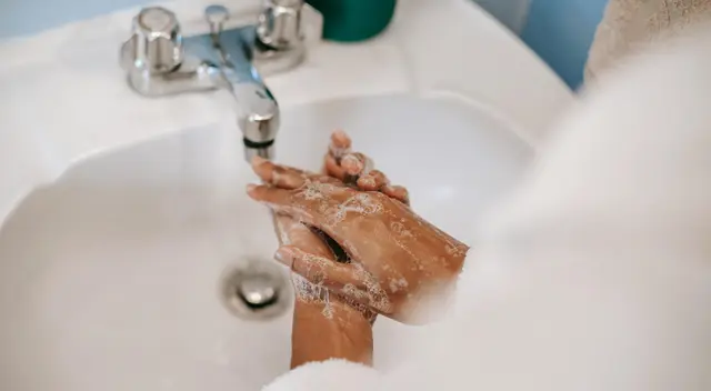 Indignación por jabón masivo señalado de peligroso exigen suspenderlo del mercado.