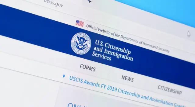 Revisa el estatus de tu caso de inmigración en línea.