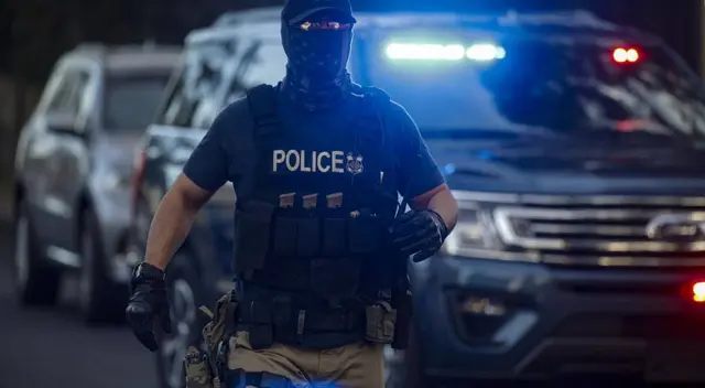 Identifica así a falsos agentes del ICE en Estados Unidos.