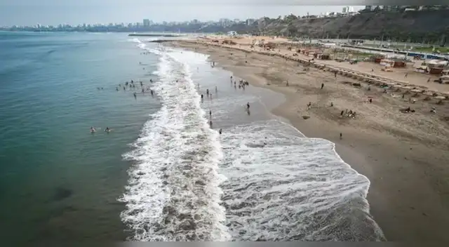Celebración termina en tragedia: estudiante pierde la vida ahogado durante sesión de fotos en playa Agua Dulce