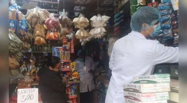 Surquillo: detectan productos vencidos y contrabando de cigarrillos en locales comerciales