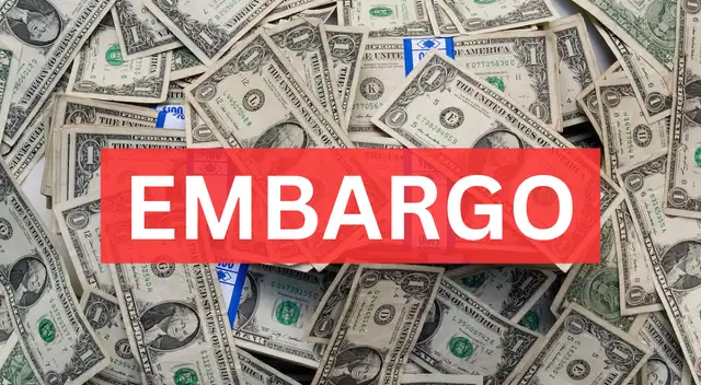 Autoridades congelan fondos por incumplir requisito fiscal clave.