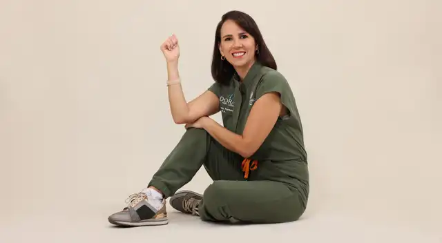 Fonseca resalta que ocultar la alopecia no ayuda y que la aceptación personal es clave para recuperar la confianza. Validar las emociones es fundamental para quienes atraviesan esta situación.