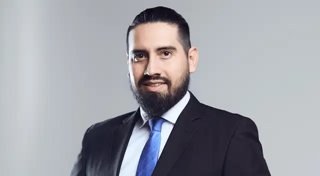 Juan Felipe Ramírez revela la importancia de la confiabilidad industrial a través de experiencias prácticas, destacando la necesidad de escuchar a las máquinas para evitar fallas.