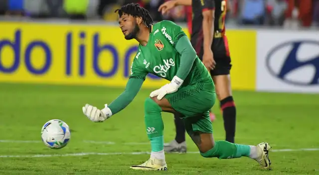 Carlos Cáceda es titular en FBC Melgar. Foto: AFP   