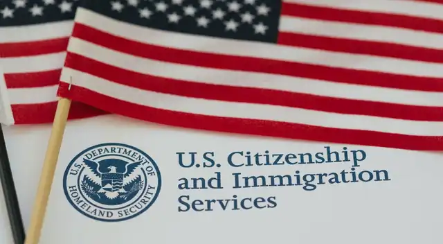 USCIS extiende ampliación del permiso de trabajo.