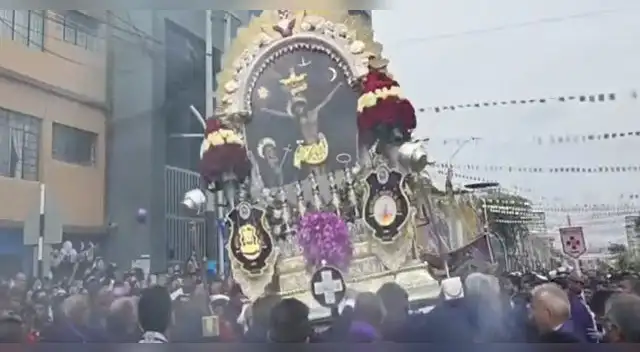 El anda del Señor de los Milagros llegó al Callao. Su pado tuvo más de un accidente