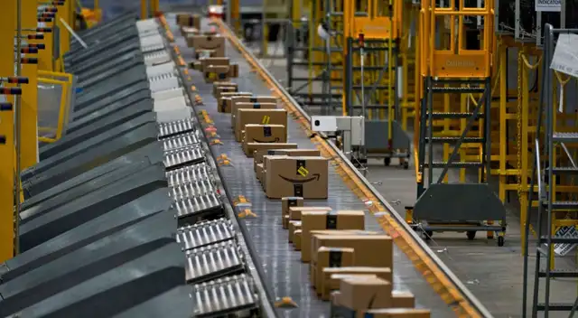 Empleados sorprendidos Amazon explica que los 14.000 despidos obedecieron a la "cultura interna".