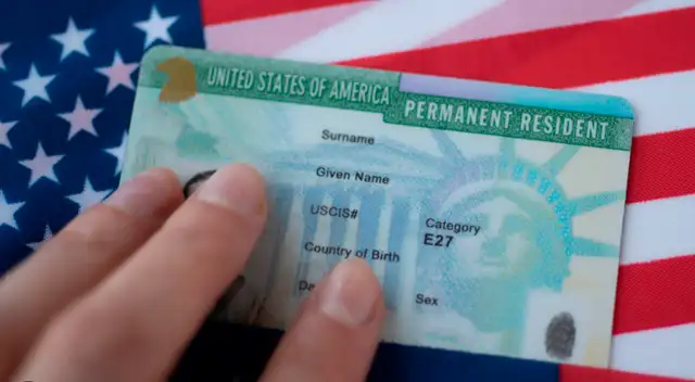 Sigue estos 5 pasos para que pidas tu Green Card sin problemas.
