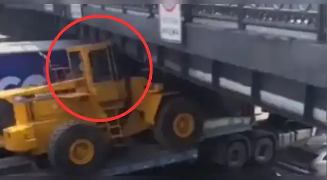 Caos total en Vía Evitamiento: tráiler impacta contra el puente Balta en Cercado de Lima.