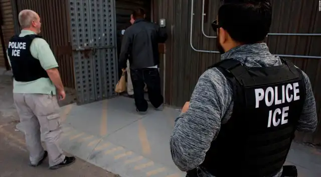 ICE estrena dispositivo sin esposas ni violencia para deportar inmigrantes ¿realmente más humano.