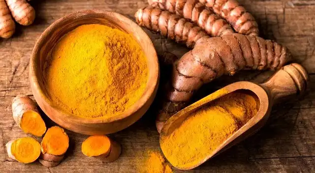 Conoce los efectos antioxidantes, antiinflamatorios y anticancerígenos de la cúrcuma.