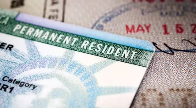 Estos son 3 requisitos clave para residentes con Green Card al viajar fuera. Estos son 3 requisitos clave para residentes con Green Card al viajar fuera.