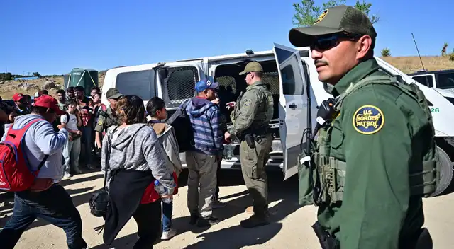 EE.UU. ordena la salida inmediata de este grupo de inmigrantes. EE.UU. ordena la salida inmediata de este grupo de inmigrantes.