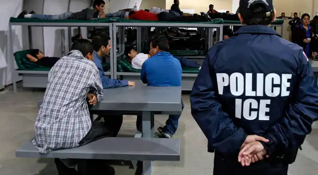 La NUEVA REGLA del ICE que puede dejar en libertad a los inmigrantes. La NUEVA REGLA del ICE que puede dejar en libertad a los inmigrantes.