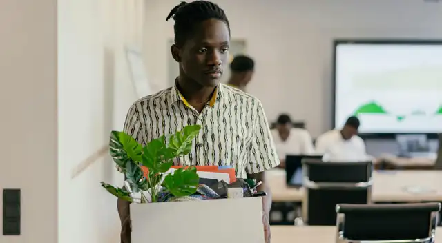 Estas corporaciones reducirán miles de empleos en los próximos meses. Estas corporaciones reducirán miles de empleos en los próximos meses.