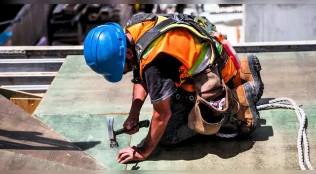 Miles de migrantes en riesgo: EE.UU. recorta vigencia de permisos laborales.