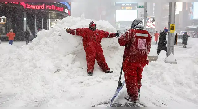 Tormenta brutal azota EE.UU. temperaturas extremas y viajes anulados. Tormenta brutal azota EE.UU. temperaturas extremas y viajes anulados.