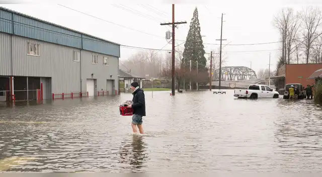 Río atmosférico golpea a este estado de EE. UU. y genera evacuación de 100.000 personas. Río atmosférico golpea a este estado de EE. UU. y genera evacuación de 100.000 personas.