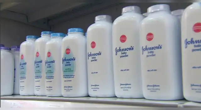 Nuevo revés legal para Johnson & Johnson jurado vincula talco de bebé con cáncer. Nuevo revés legal para Johnson & Johnson jurado vincula talco de bebé con cáncer.