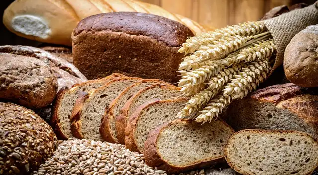 Aprende a identificar los panes más saludables y cómo evitar los efectos negativos. Aprende a identificar los panes más saludables y cómo evitar los efectos negativos.