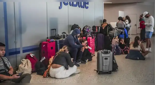 Retrasos, cancelaciones y caos los aeropuertos más problemáticos de EE. UU. en Navidad.