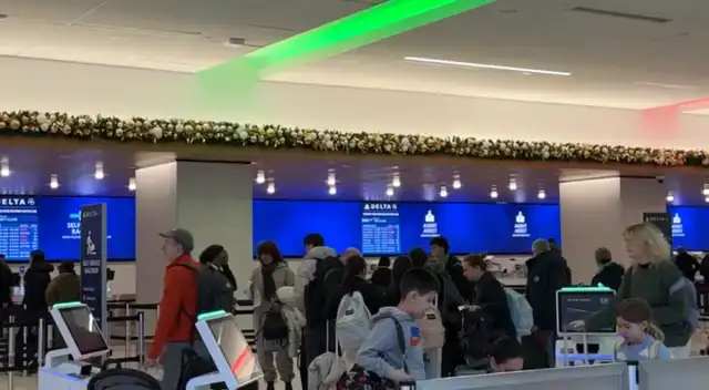 Temporal extremo sacude a EE. UU. y altera miles de vuelos en plena temporada de viajes.