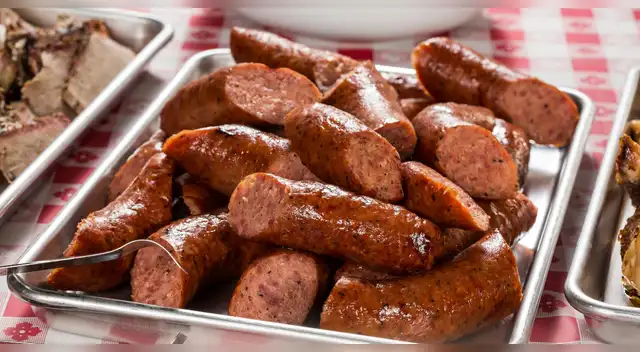 Digesa ADVIERTE | Embutidos contienen colorante vinculado al cáncer.