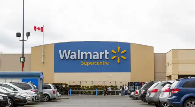Emergencia en Walmart buscan a mujer señalada por más de 20 robos en la tienda. Emergencia en Walmart buscan a mujer señalada por más de 20 robos en la tienda.