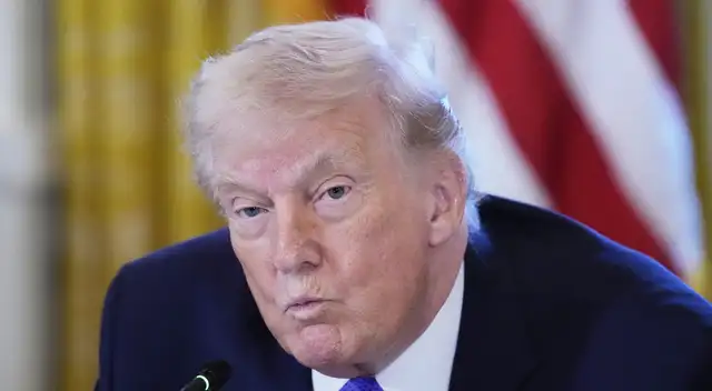 Más presión sobre Teherán Trump impone aranceles del 25% a todos sus socios comerciales.