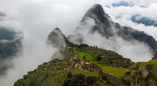 Cusco declara alerta máxima en todos sus sitios arqueológicos tras lluvias intensas.