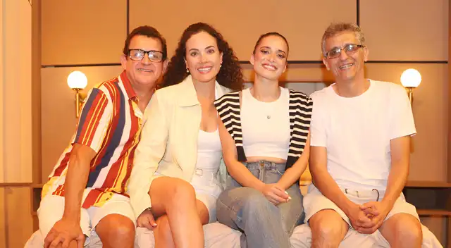 Sergio Galliani dirige a su esposa Connie Chaparro en la obra La Suite.