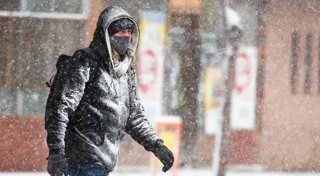 Tormenta de nieve complica traslados alertas de viaje vigentes en cinco estados.