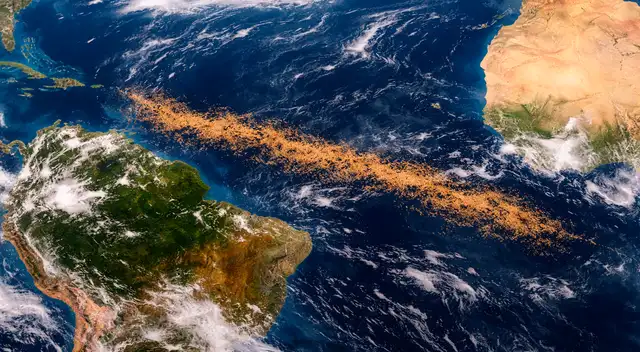 Una misteriosa mancha marrón apareció en el océano Atlántico entre América y África: esta es la explicación