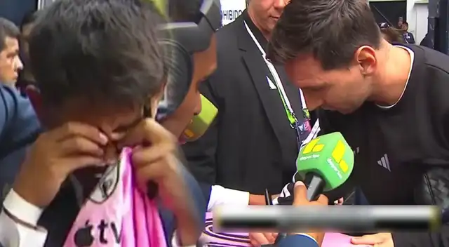 Messi le firmó la camiseta a Pol Deportes. Messi le firmó la camiseta a Pol Deportes.