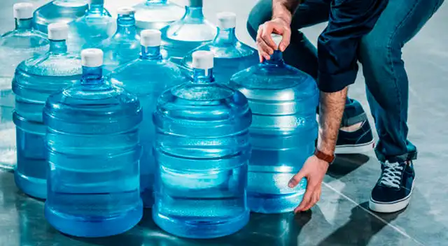 Conoce a qué se debe la medida urgente de los bidones de agua embotellada.