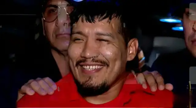 Entre risas y gestos desafiantes, así llegó Erick Moreno ‘El Monstruo’ al Perú.