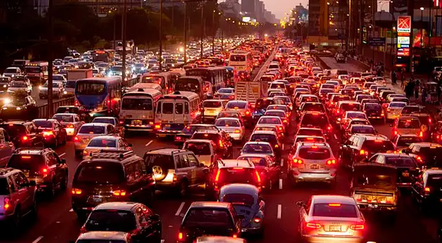 Lima entre las más congestionadas del mundo: peruanos desperdician en promedio 8 días al año atascados en el tráfico Lima entre las más congestionadas del mundo: peruanos desperdician en promedio 8 días al año atascados en el tráfico